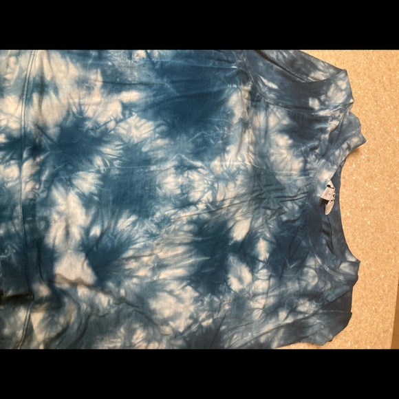 Ladies NWOT two piece short set. - Picture 2 of 6